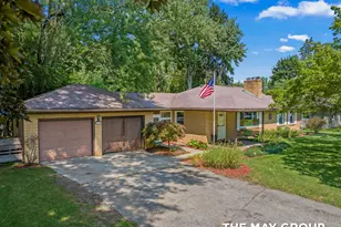 1515 Lancashire Dr SE, Grand Rapids, MI 49508 - Photo 2