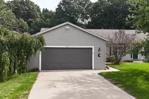 469 Country Meadows Dr NE, Comstock Park, MI 49321 - Photo 2