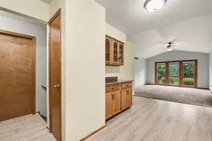 406 Falcon Dr, Wayland, MI 49348 - Photo 8