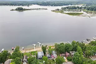 11110 E Shore Dr, Delton, MI 49046 - Photo 4