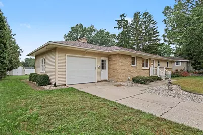 1736 7th Street NW, Grand Rapids, MI 49504 - Photo 2