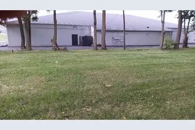 823 Carl Breeding Way, Jackson, MI 49203 - Photo 2