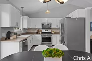 3051 Woodglen St NW, Grand Rapids, MI 49504 - Photo 8