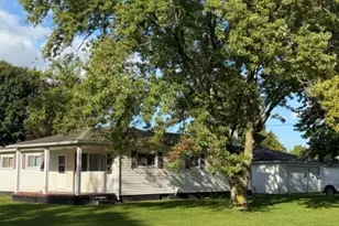 396 S Silver St, Bad Axe, MI 48413 - Photo 2