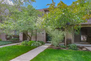 672 Greenhills Dr, Ann Arbor, MI 48105 - Photo 2