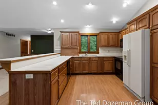 16565 Greenly St, Holland, MI 49424 - Photo 12