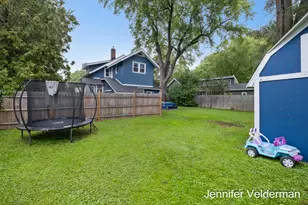 120 E Division St NE, Rockford, MI 49341 - Photo 32