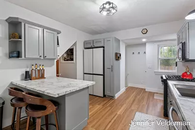 120 E Division Street NE, Rockford, MI 49341 - Photo 8