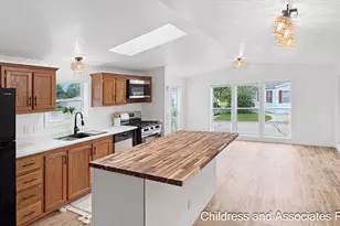 321 Valley Oak Dr, Coopersville, MI 49404 - Photo 2