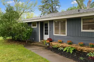 815 W 24th St, Holland, MI 49423 - Photo 2