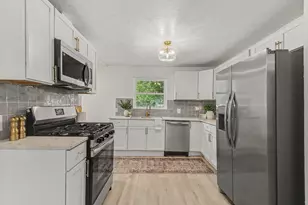 437 Woodlawn St SE, Grand Rapids, MI 49507 - Photo 10