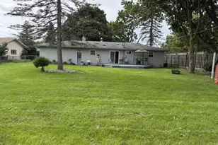 211 Leland Pl, Lansing, MI 48917 - Photo 10