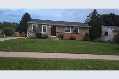 237 Roberta Jayne Drive SE, Lowell, MI 49331 - Photo 2