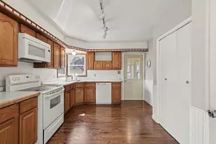 2020 Lafayette Ave NE, Grand Rapids, MI 49505 - Photo 4