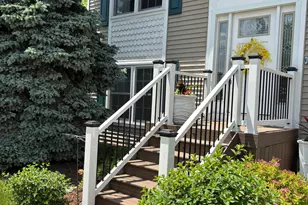 558 Thornhill Ct, Belleville, MI 48111 - Photo 2