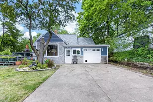 1202 Pinehurst Blvd, Kalamazoo, MI 49006 - Photo 1