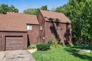 279 Fairway Ct, Plainwell, MI 49080 - Photo 2