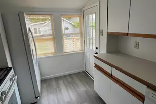 208 N Jackson St, Spring Lake, MI 49456 - Photo 8