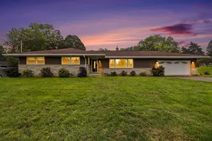 128 Chapel Hill Dr, Battle Creek, MI 49015 - Photo 2