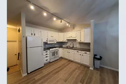 161 Laurelwood Court SW #98, Grand Rapids, MI 49548 - Photo 2