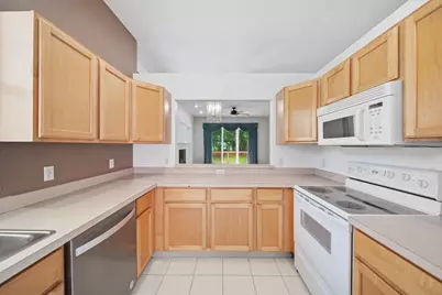 846 E Barrington Circle, Jackson, MI 49203 - Photo 8