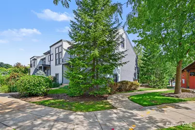 2114 New Town Drive NE, Grand Rapids, MI 49525 - Photo 2