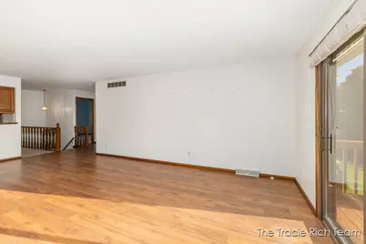2142 Remington Way NE, Grand Rapids, MI 49505 - Photo 8