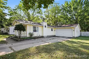 102 Sluyter St SE, Kentwood, MI 49548 - Photo 1