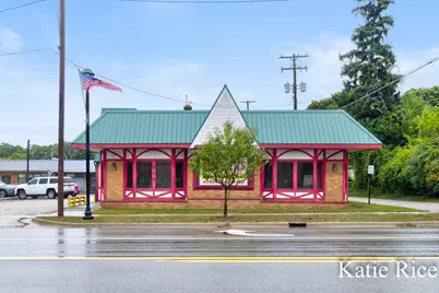 212 E Colby Street, Whitehall, MI 49461 - Photo 2