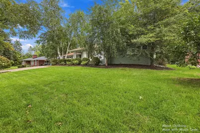 2730 Robinson Road SE, Grand Rapids, MI 49506 - Photo 2
