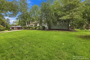 2730 Robinson Rd SE, Grand Rapids, MI 49506 - Photo 2