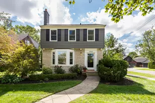 10565 Vernon Ave, Huntington Woods, MI 48070 - Photo 2