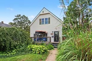 562 Kalamazoo St, South Haven, MI 49090 - Photo 1