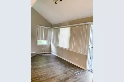 21517 Jacksonville Street, Farmington Hills, MI 48336 - Photo 12