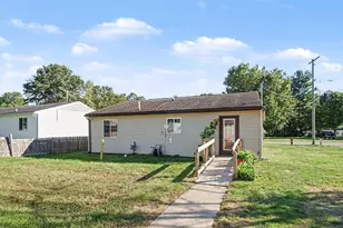409 E Division St, Vicksburg, MI 49097 - Photo 22