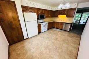 5831 Leisure S Dr SE, Kentwood, MI 49548 - Photo 4