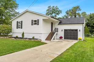 805 N Walnut St, Greenville, MI 48838 - Photo 2