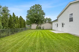 805 N Walnut St, Greenville, MI 48838 - Photo 8