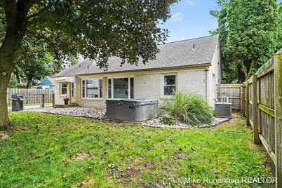 1625 Oswego Street NW, Grand Rapids, MI 49504 - Photo 24