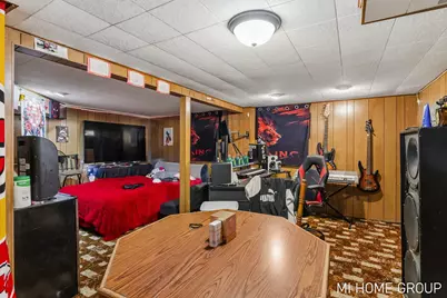 828 W 24th Street, Holland, MI 49423 - Photo 16