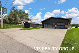 390 Lake St, Fruitport, MI 49415 - Photo 18