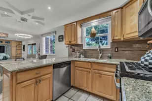 5555 Patterson Dr, Troy, MI 48085 - Photo 12