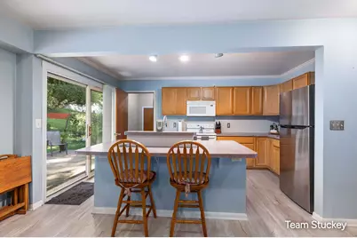 1127 Maplegrove Drive NW, Grand Rapids, MI 49504 - Photo 8
