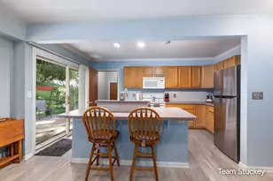 1127 Maplegrove Dr NW, Grand Rapids, MI 49504 - Photo 8
