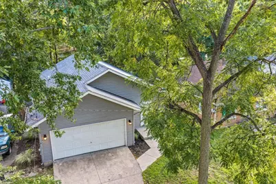 216 Maplelawn Street SE, Kentwood, MI 49548 - Photo 2