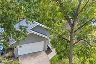 216 Maplelawn St SE, Kentwood, MI 49548 - Photo 2