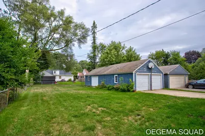 15 E 35th Street, Holland, MI 49423 - Photo 2