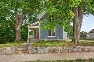 323 E Main St, Maple Rapids, MI 48853 - Photo 4