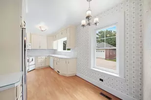 946 College Ave, Adrian, MI 49221 - Photo 8
