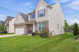 21222 Laurelwood Ct, Farmington, MI 48336 - Photo 2